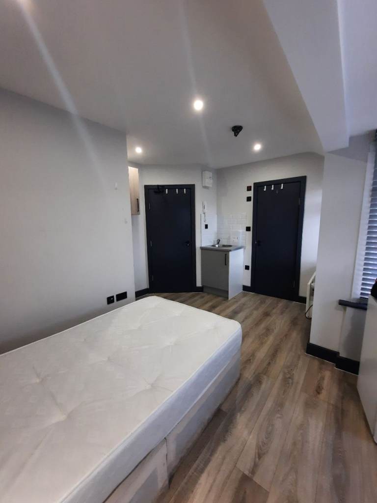 HMO Studio Flat – Ealing Area - UB6 8DY – DSS Welcome (35+)