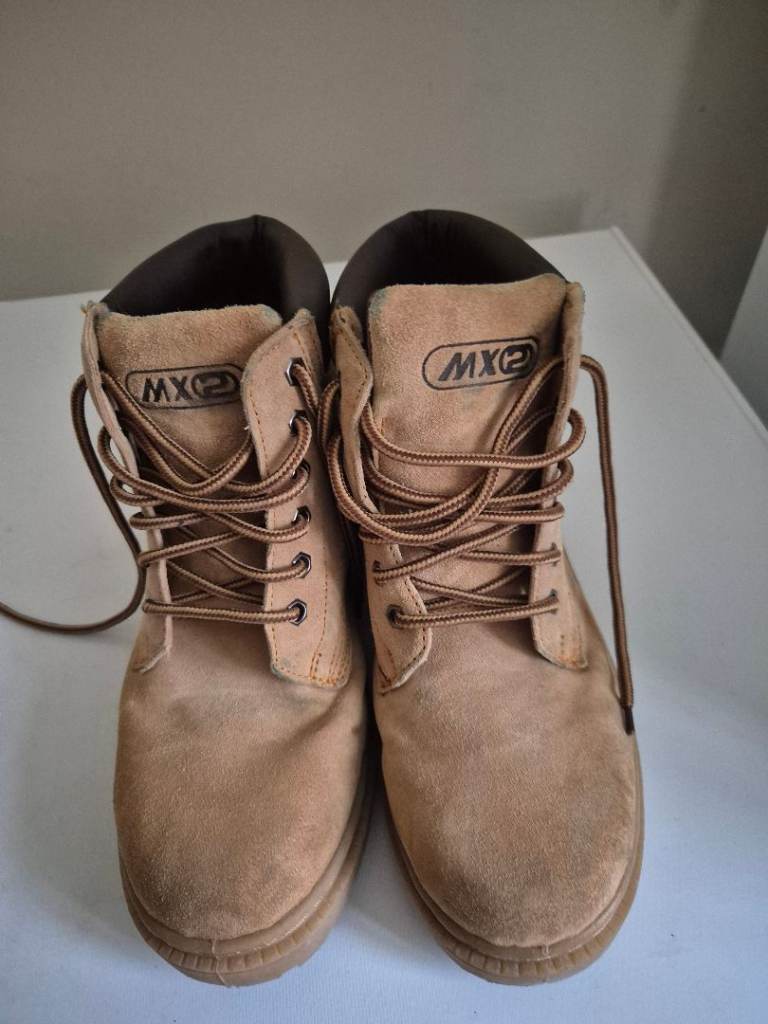 Saleing  boot