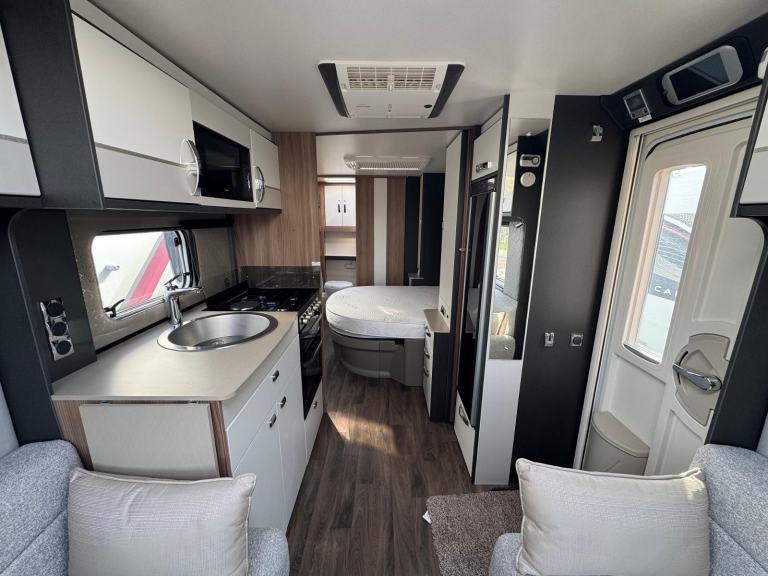 2022 Swift Conqueror 580- 4 berth - fixed island bed - Air con- 1 owner 