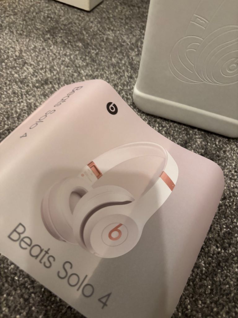 Beats Solo 4 Headphones – White, As Good As New