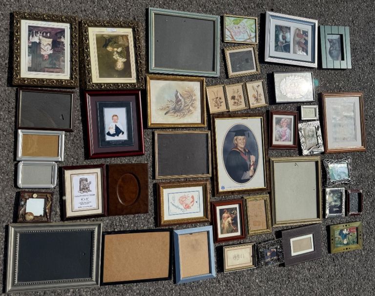 Large Bundle of Various Picture Frames – Good Condition