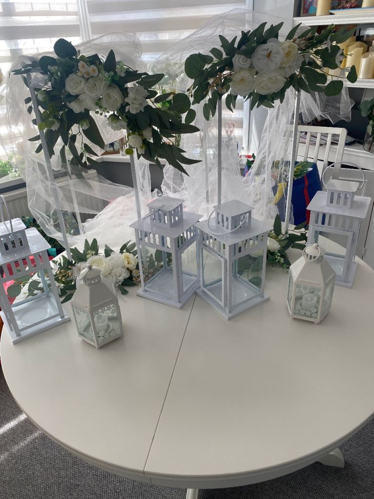 Set of 5 White Metal Lanterns with Decorations – As New