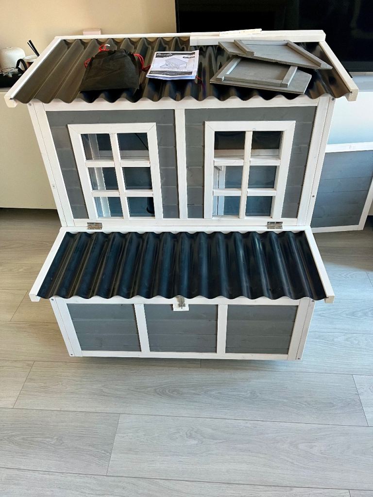 Brand new Pawhut chicken coop/rabbit/guinea pig hutch