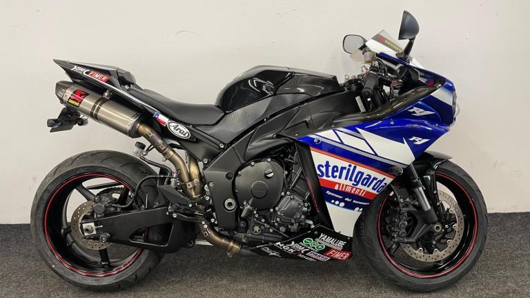 Yamaha YZF R1 ** Akrapovic Exhausts - Levers - Warranty **