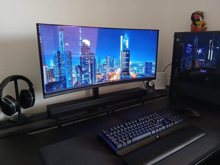 34 QD-OLED monitor