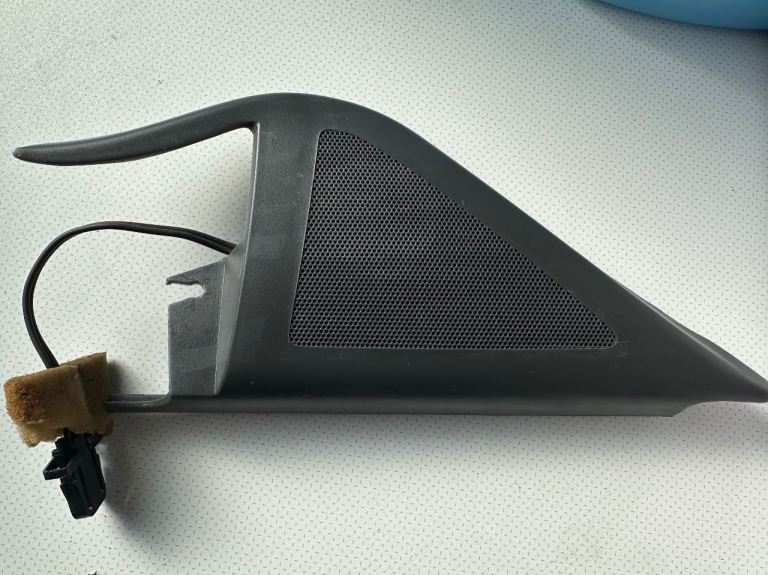 Skoda Fabia Mk1 drivers door tweeter speaker/ Complete/ Vgc