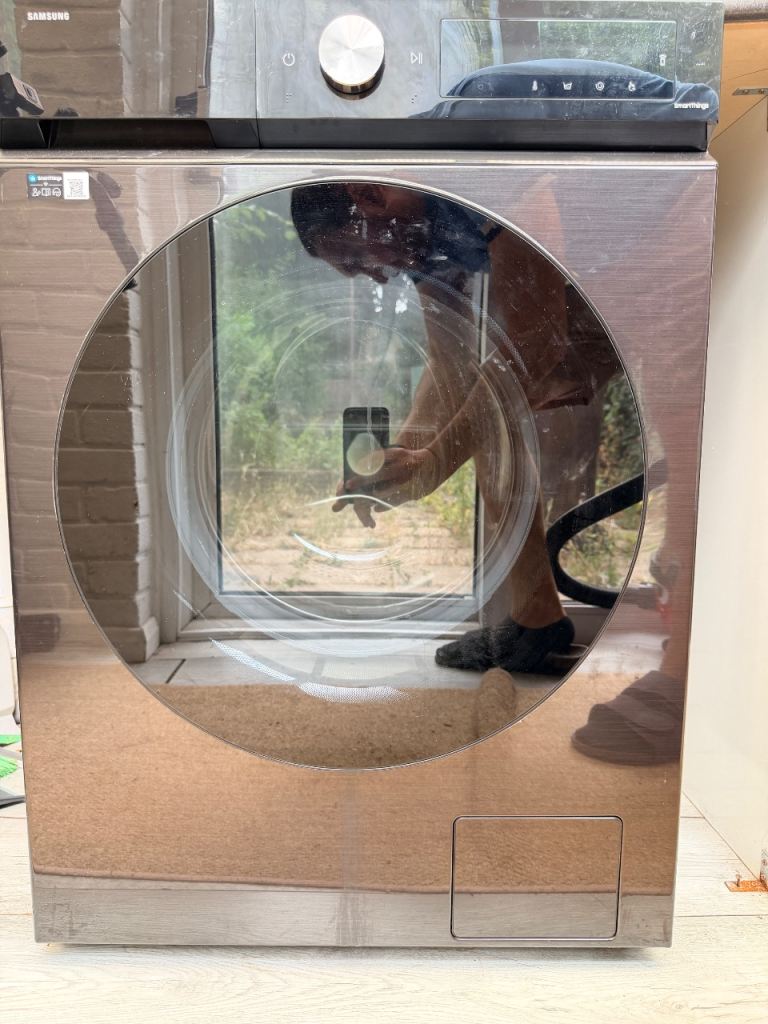 Samsung EcoBubble Washer Dryer Series 7 AI Energy Washer Dryer (Black)