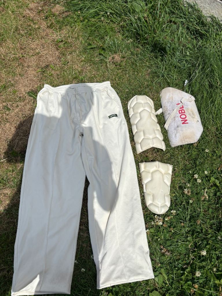 Slazenger Cricket Trousers XL with Batting Pads