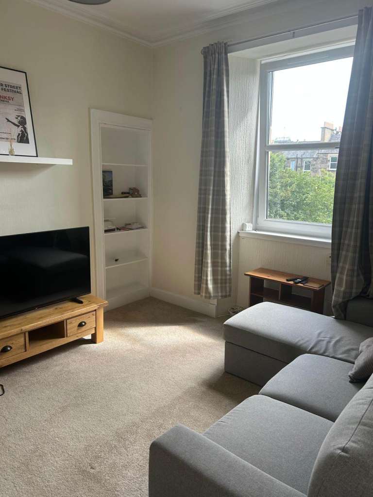 Central, Broughton street. One bed 2nd  floor apartment only a few minutes to Saint Andrews Square
