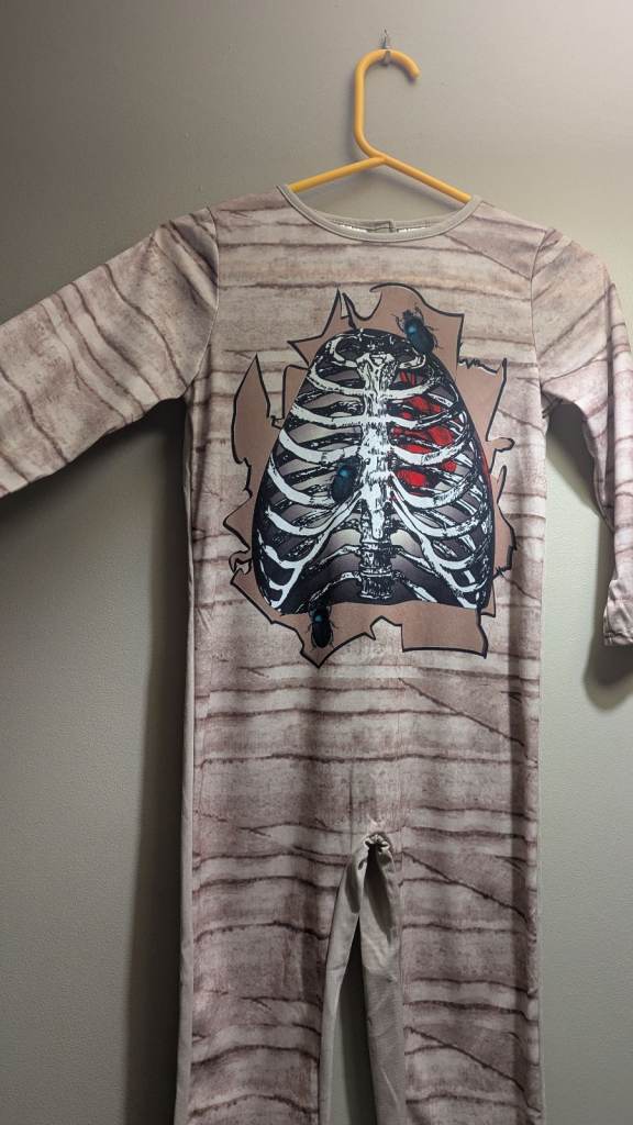 Halloween or Fancy Dress Mummy / Skeleton Dress-Up Costume 4 to 6 years old – Unisex Onesie – £3