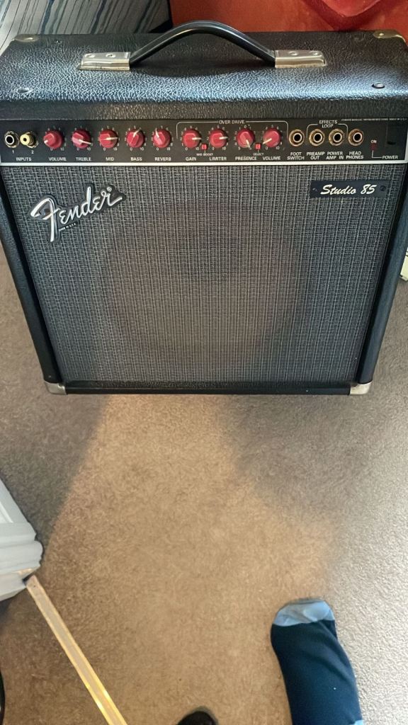 Fender Studio 85 Guitar 200 watt Amplifier 