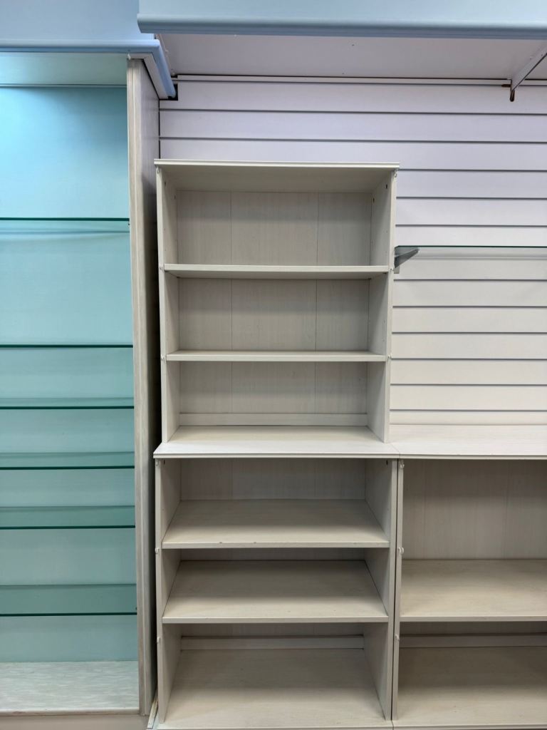 Retail display shelving unit