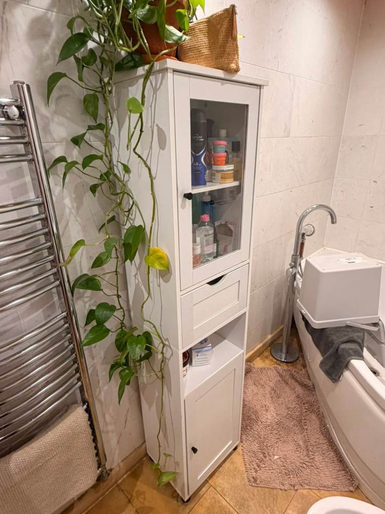 Bathroom Cabinet – Excellent Condition