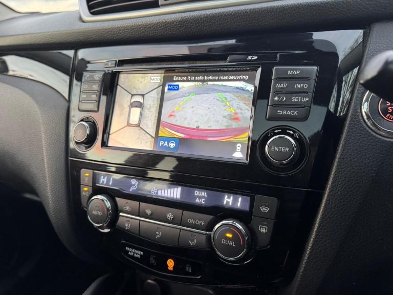 2015 Nissan Qashqai 1.6 dCi Tekna 5dr HATCHBACK Diesel Manual