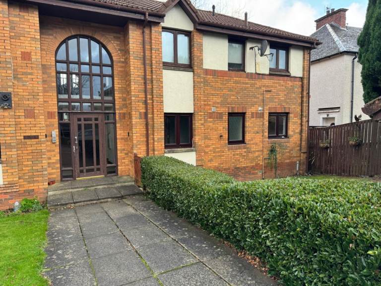 Flat to Let | 2 Bedrooms | The Paddock | Busby/Clarkston