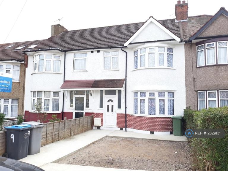 5 bedroom house in Dunster Drive, London, NW9 (5 bed) (#2829131)
