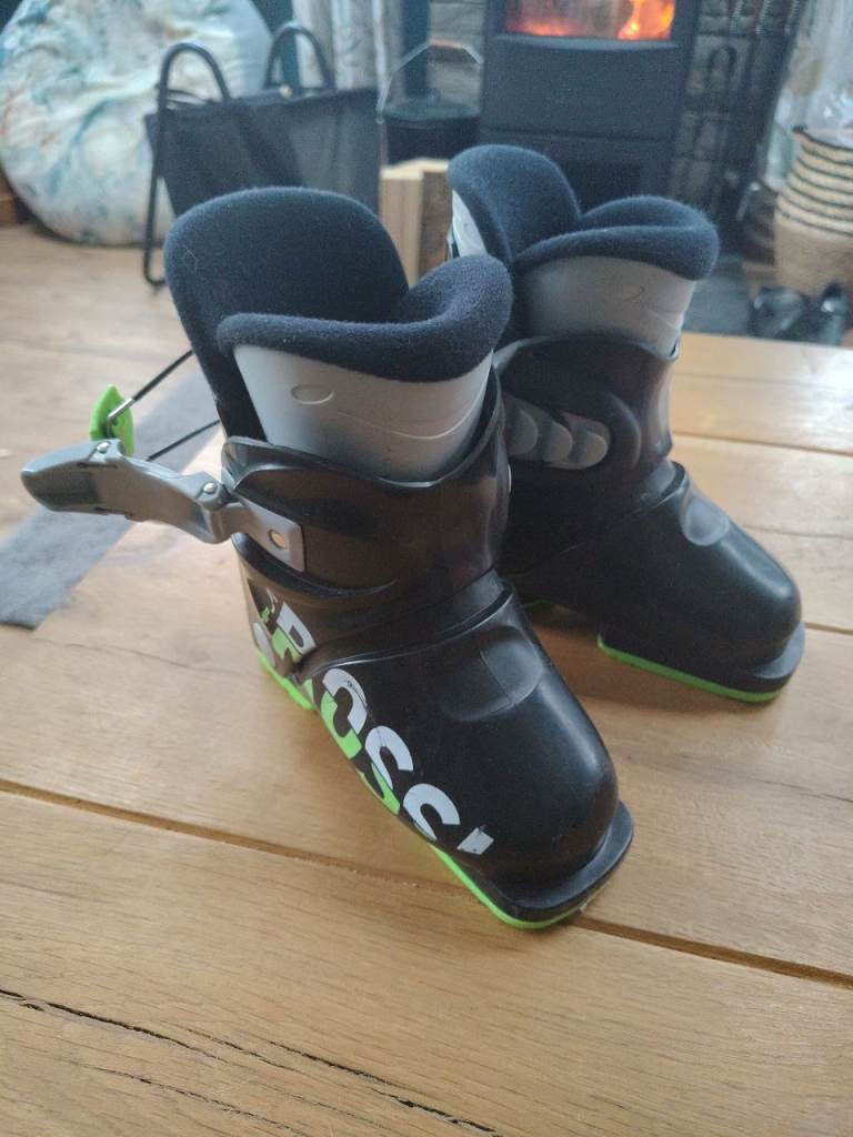 Child ski boots sz 16.5