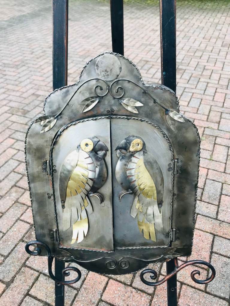 DECORATIVE METAL BIRD WALL MIRROR