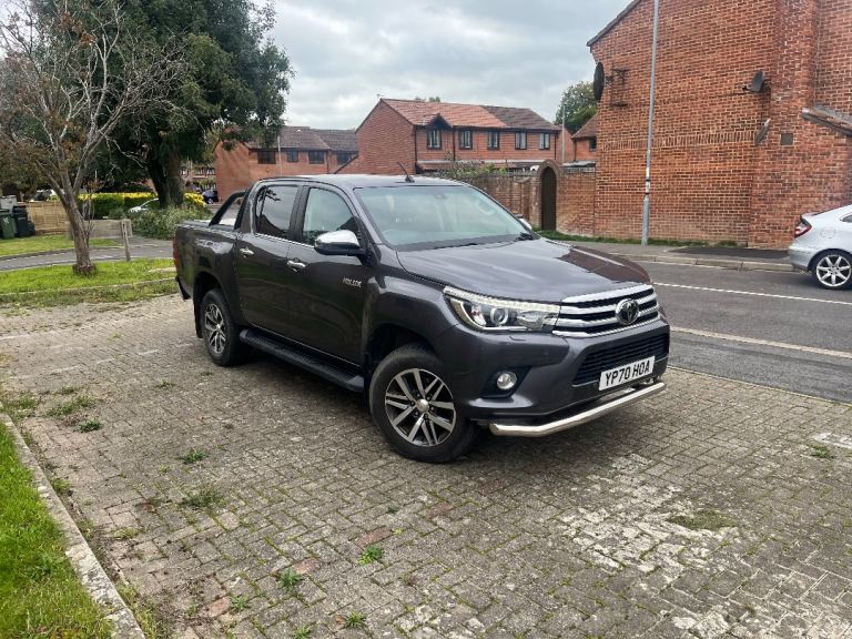 TOYOTA HILUX INVINCIBLE PICKUP AUTOMATIC 2.4D-4D DUBLE CAB 