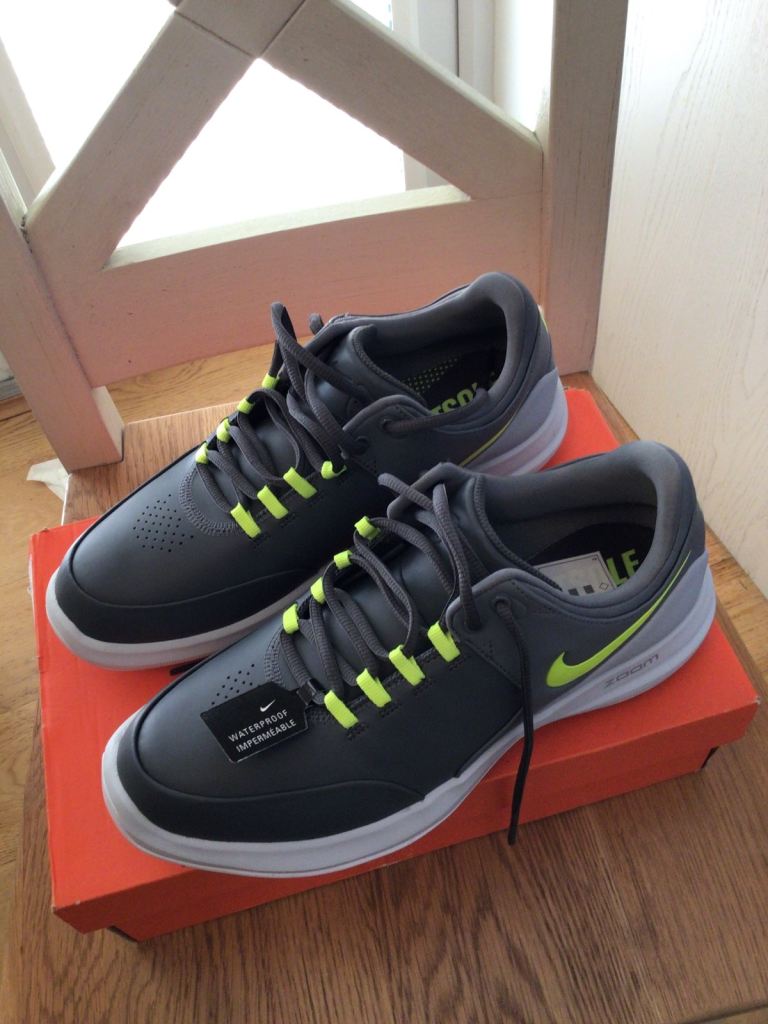 New Nike golf shoes , purchased a while back but never worn. Size 8 Uk, 