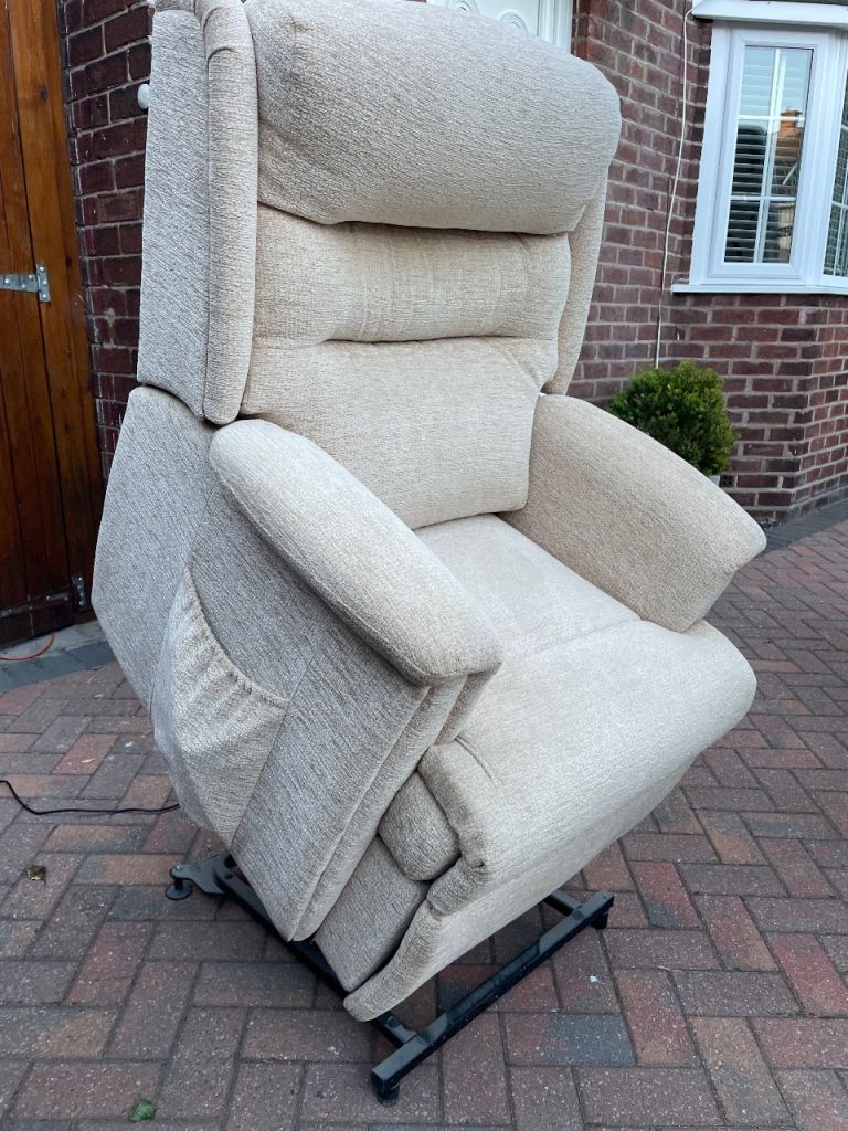 Electric riser recliner tilt mobility chair single seater sofa(free delivery 🚚🚚🚚)