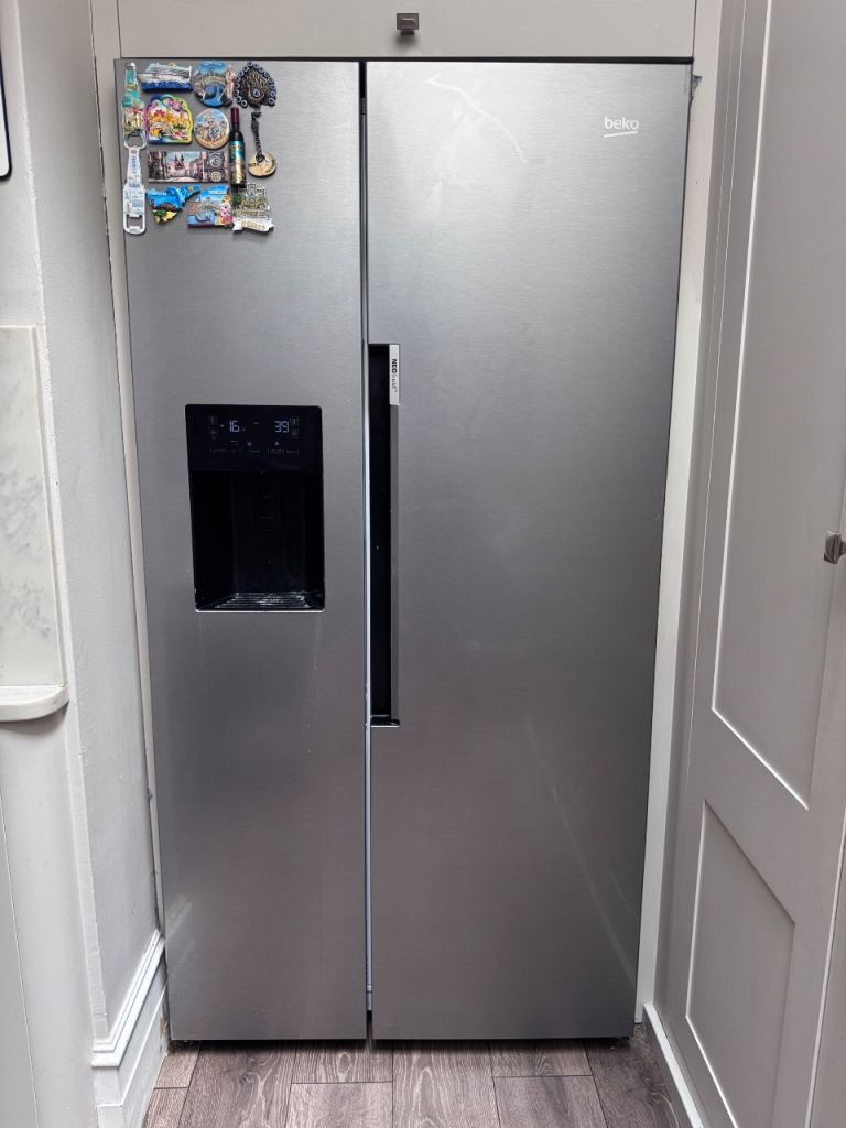 Beko Freestanding American Style Fridge Freezer with Water Dispenser