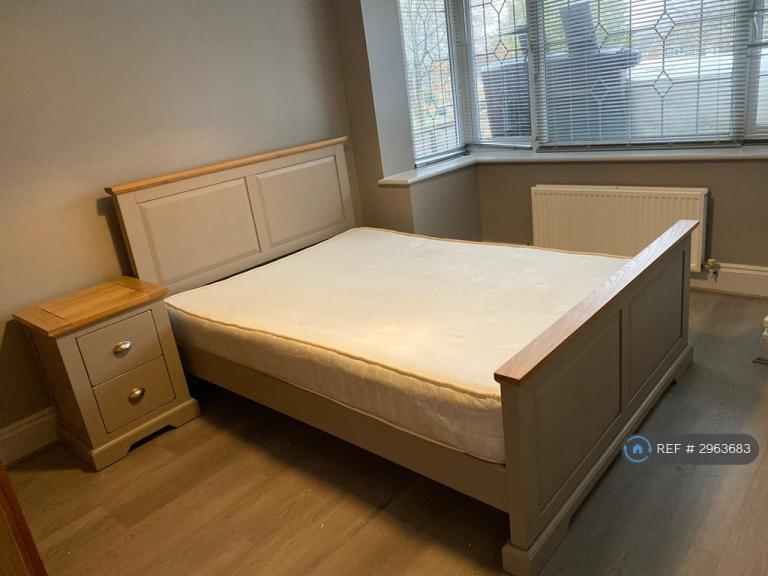 1 bedroom in The Brackens, Basingstoke, RG22 (#2963683)