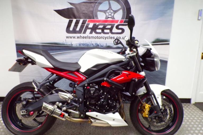 2017 TRIUMPH STREET TRIPLE 675 R WITH ONLY 8010 MILES FROM NEW