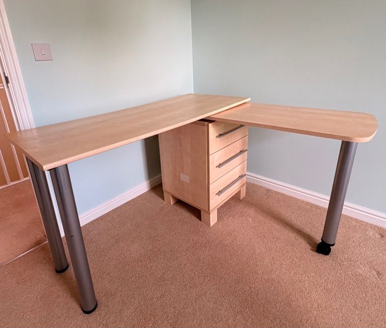 Desk with side extension