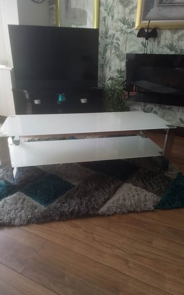 QUALITY STYLISH TABLE 