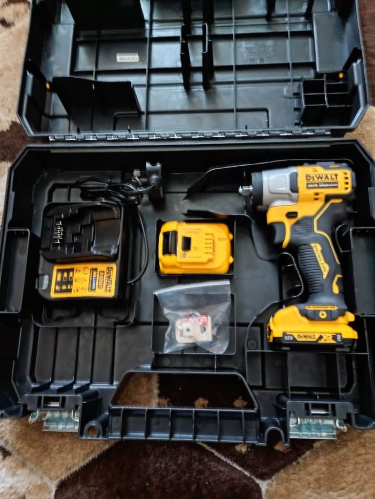 DEWALT IMPACT WRENCH