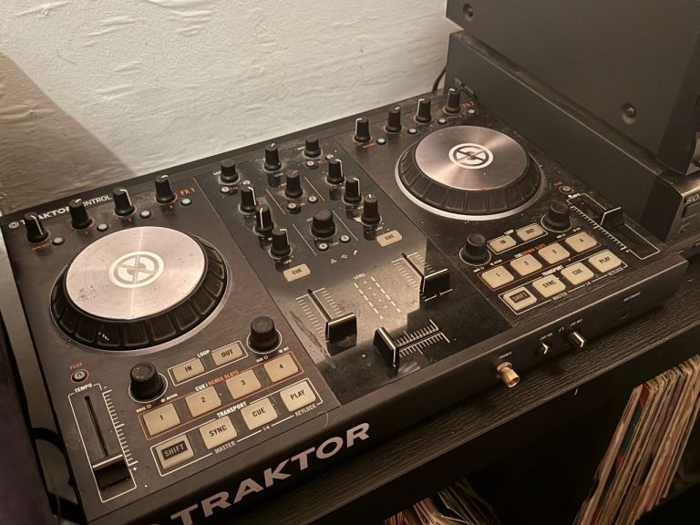 Native Instruments Traktor Kontrol (Controller) S2 MK2