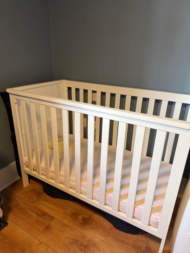 Obaby Evie Mini Cot Bed & Mattress