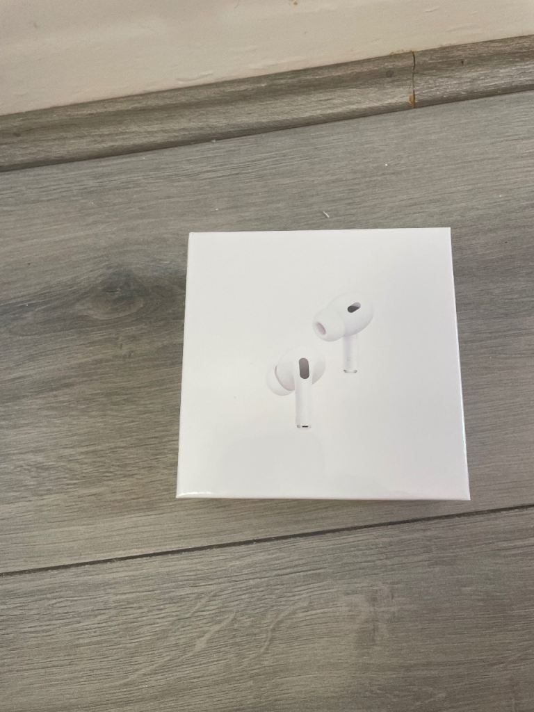 Apple AirPods pro2 with active noise cancellation 