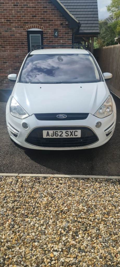 FORD S-MAX DIESEL ESTATE - 2.0 TDCi 140 Titanium 5dr • 2013 • White • Manual