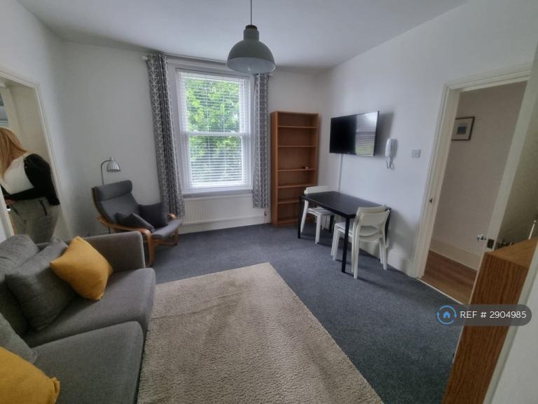 2 bedroom flat in Salisbury House, Canterbury, CT2 (2 bed) (#2904985)