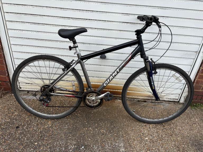 MAN OR LADIES BIKE GIANT cypress SE HYBRID 700c wheels 7x3 gears 19in frame medium serviced  £80