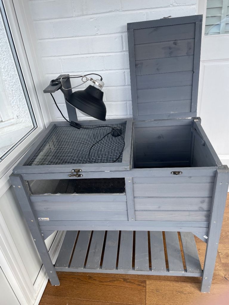 Pawhut Tortoise Enclosure with lamp