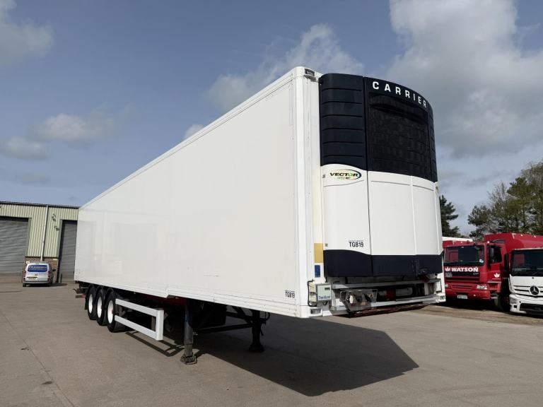 2009 GRAY & ADAMS TRI AXLE FRIDGE TRAILER