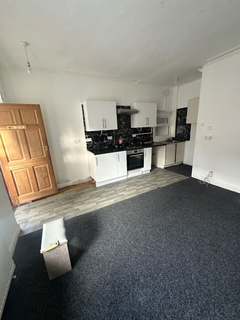 2 bedroom house available for rent bd7