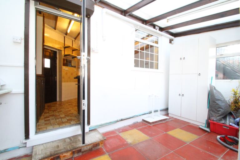 Chain free! Hane Estate Agents are pleased to offer a spacious 4 bedroom semi-detached house. 