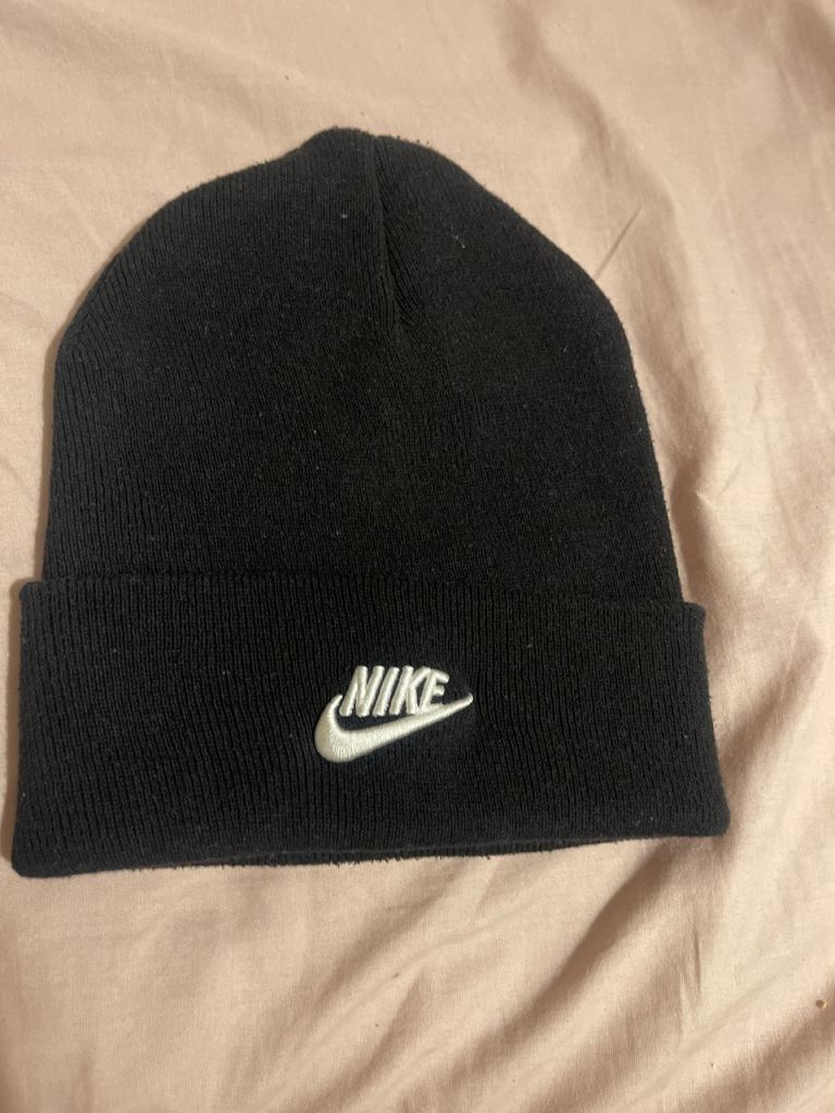 Nike Black Beanie Hat – Good Condition
