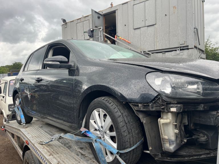 Volkswagen Golf mk6 1.4 automatic 2011 black BREAKING FOR PARTS 