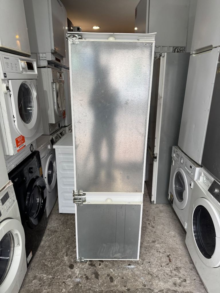 Neff Integrated 70:30 Fridge Freezer With Free Delivery N Warranty 