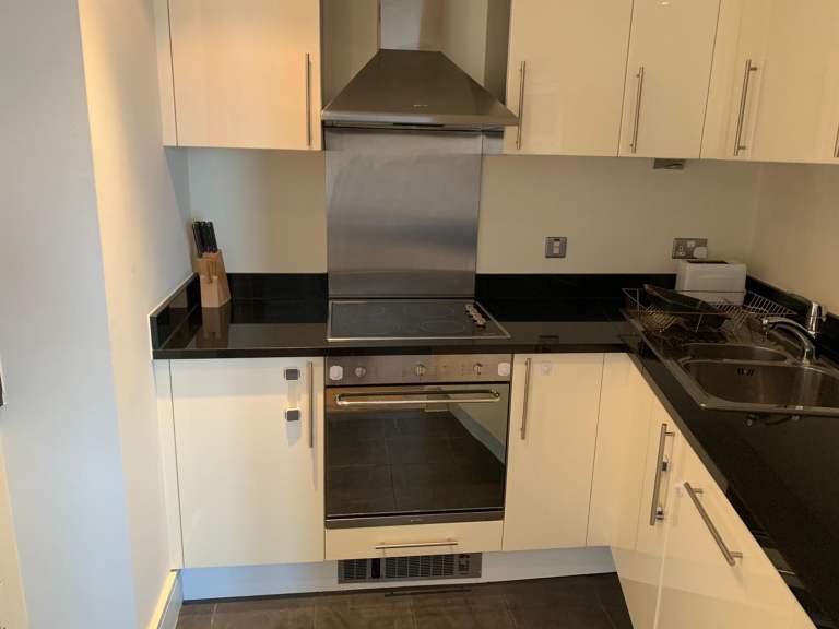 PROFESSIONAL END OF TENANCY CLEANING ALL LONDON ESSEX DEEP CLEANING SHORTNOTICE CLEANING 