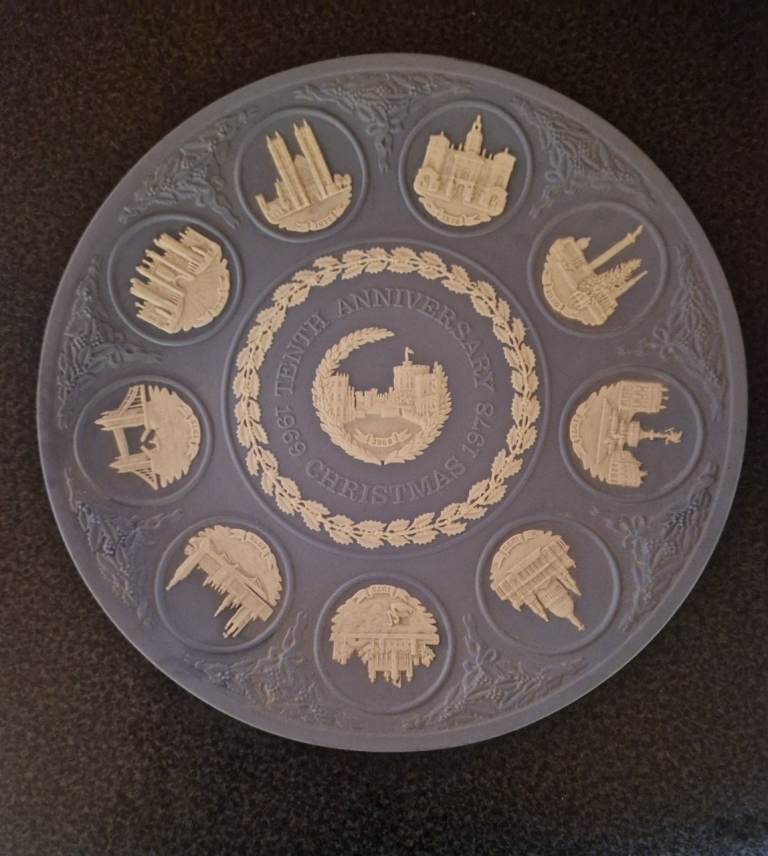 Wedgwood 1969-1978 Christmas Plate – Tenth Anniversary Edition