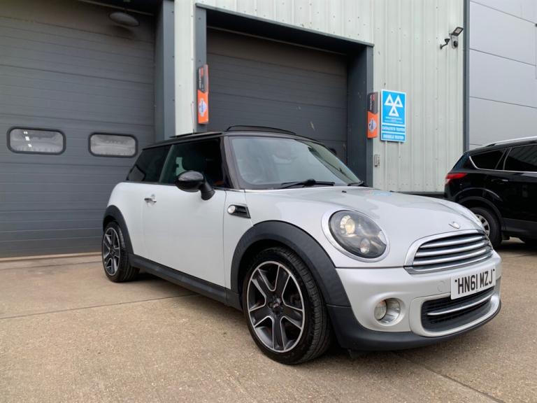 2011 MINI Hatch COOPER SOHO *** PAN ROOF *** RAC APPROVED *** Hatchback Petrol Manual