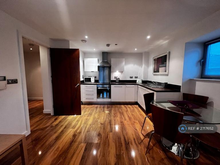 1 bedroom flat in St. George Building, Leeds, LS1 (1 bed) (#2717652)