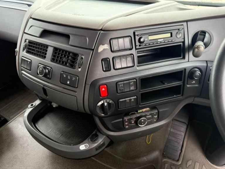 DAF XF 530 6x2 MID LIFT SLEEPER CAB TRACTOR UNIT