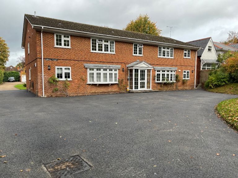 2 Bed furnished first floor flat